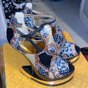 Black🖤Gold💛Heel Less Heels